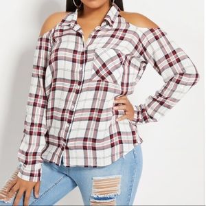 Cold shoulder plaid top! Size 18